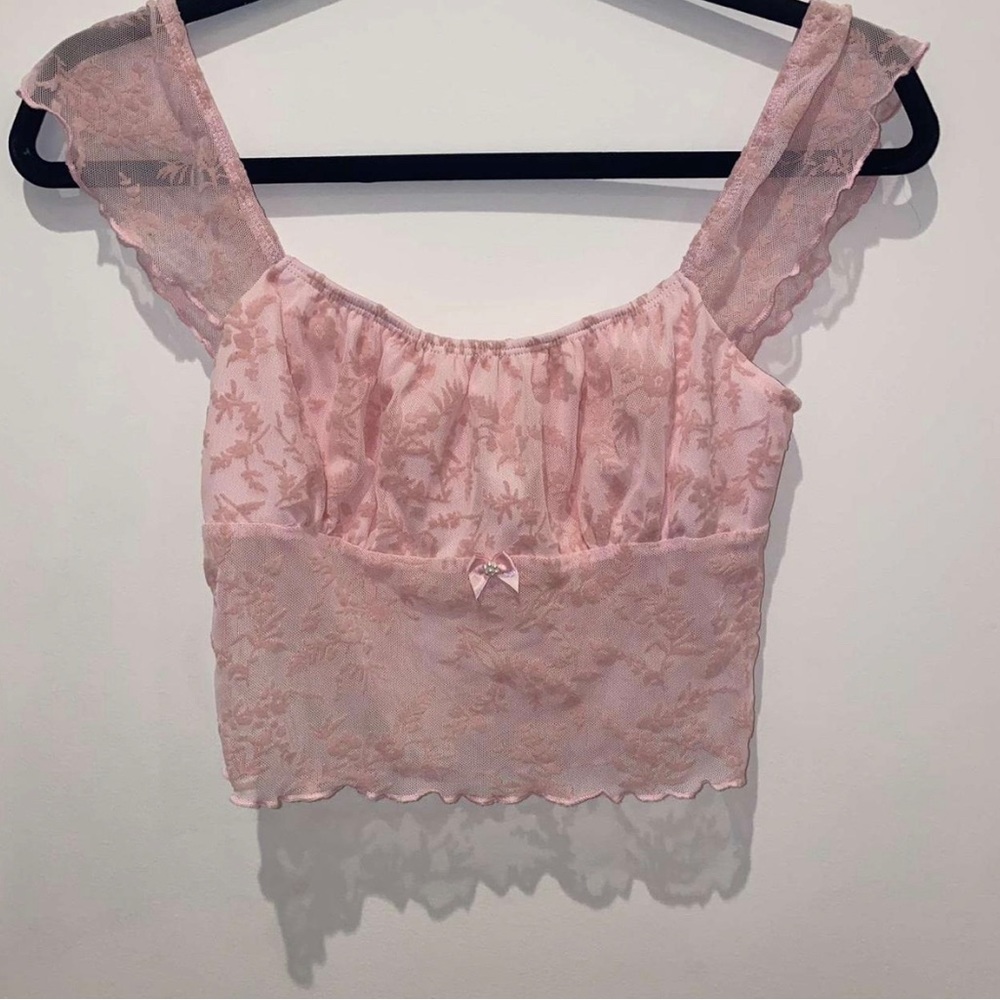 pink tank top